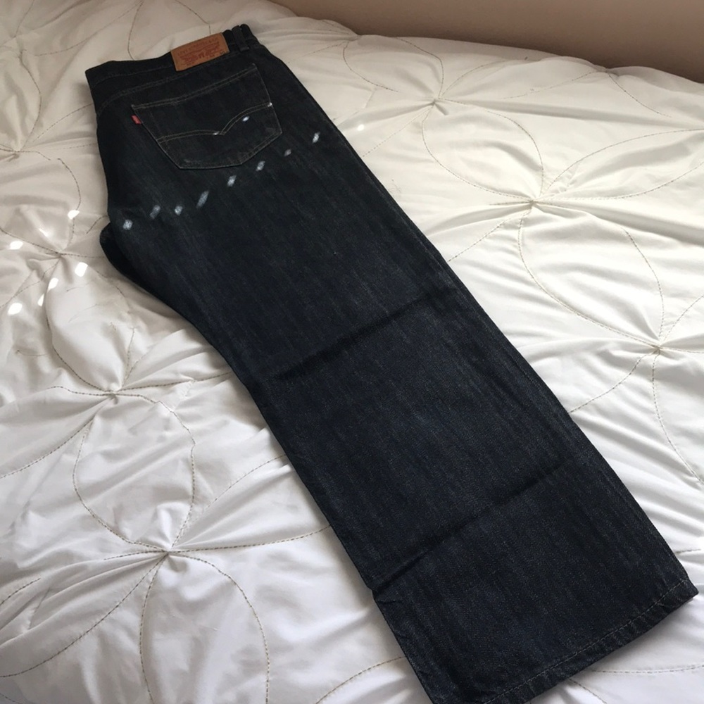 Men’s very dark blue Levi’s jeans